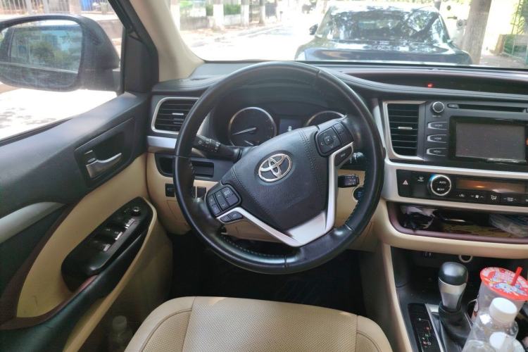 Used Toyota Highlander 2017 2.0T Four-Wheel Drive Luxury Edition 7 Seats Steering Wheel
