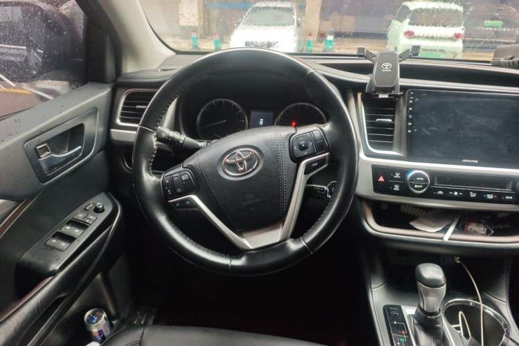 Used Toyota Highlander 2017 2.0T Four-Wheel Drive Luxury Edition 7 Seats Steering Wheel