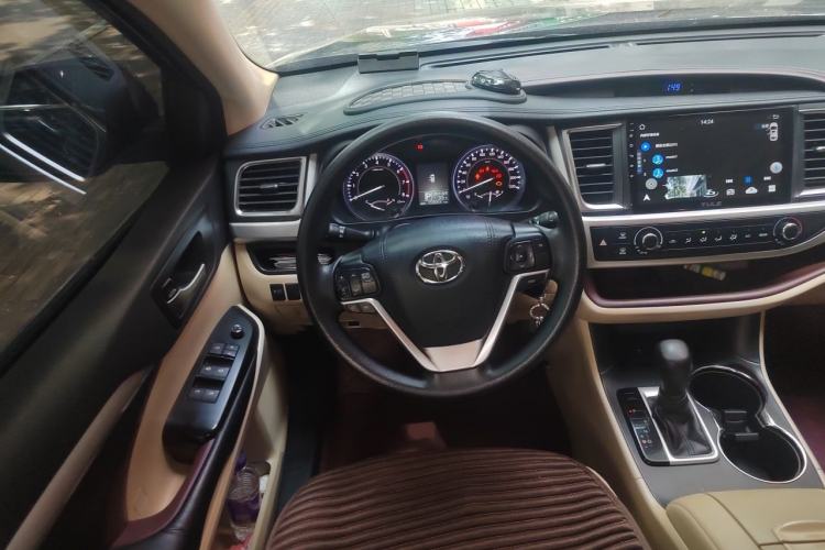 Used Toyota Highlander 2017 2.0T Two-Wheel Drive Elite Version 7 Seats Steering Wheel