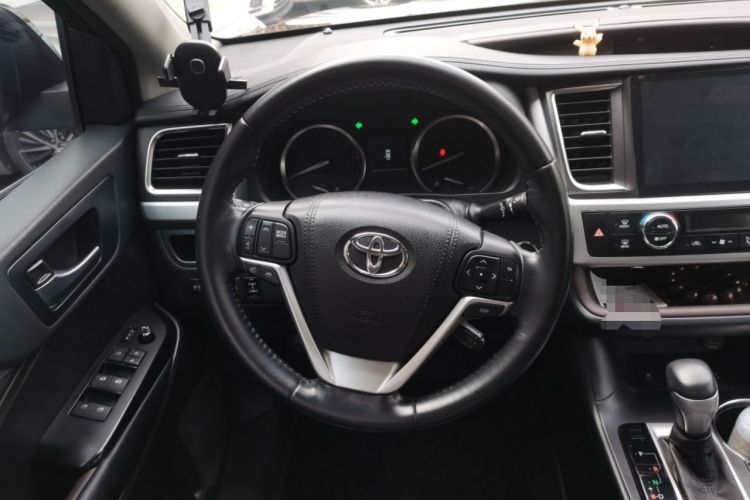 Used Toyota Highlander 2017 2.0T Four-Wheel Drive Luxury Edition 7 Seats Steering Wheel