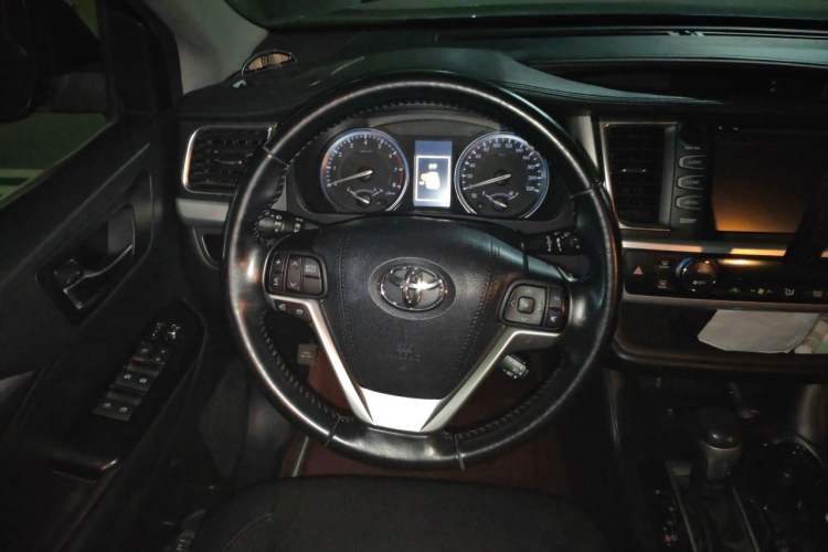 Used Toyota Highlander 2017 2.0T Four-Wheel Drive Luxury Navigation Version 7 Seats Steering Wheel