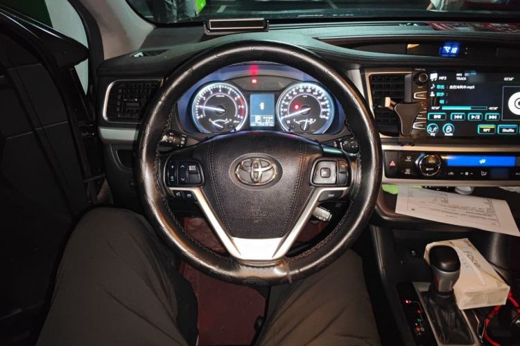 Used Toyota Highlander 2017 2.0T Four-Wheel Drive Luxury Edition 7 Seats Steering Wheel