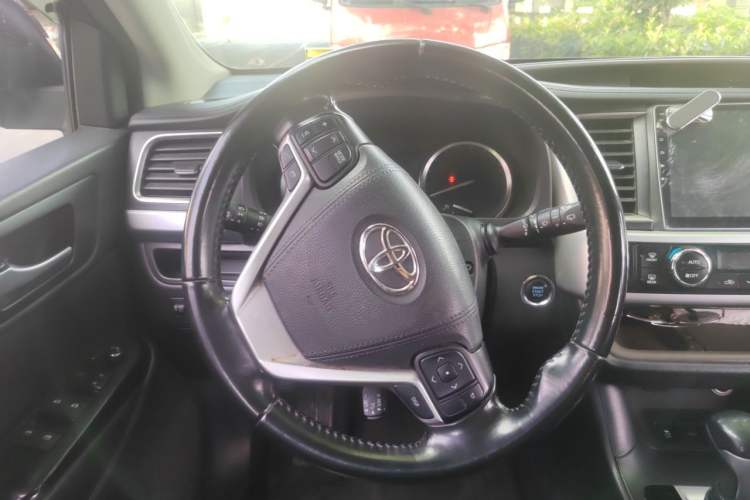 Used Toyota Highlander 2017 2.0T Four-Wheel Drive Luxury Edition 7 Seats Steering Wheel