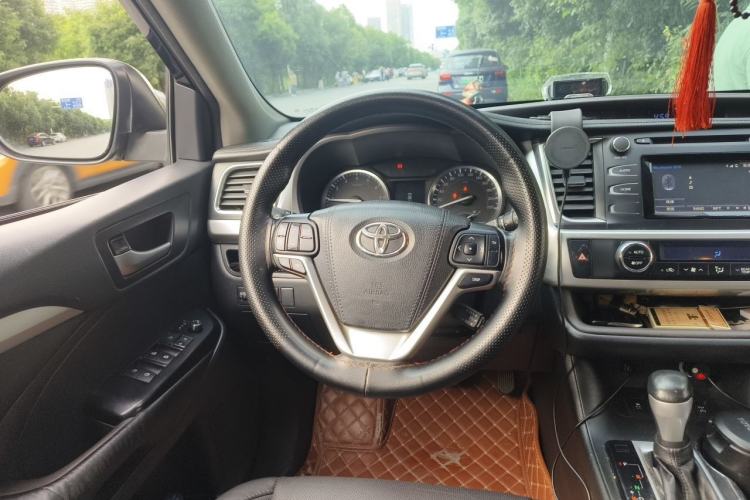 Used Toyota Highlander 2017 2.0T Four-Wheel Drive Luxury Edition 7 Seats Steering Wheel