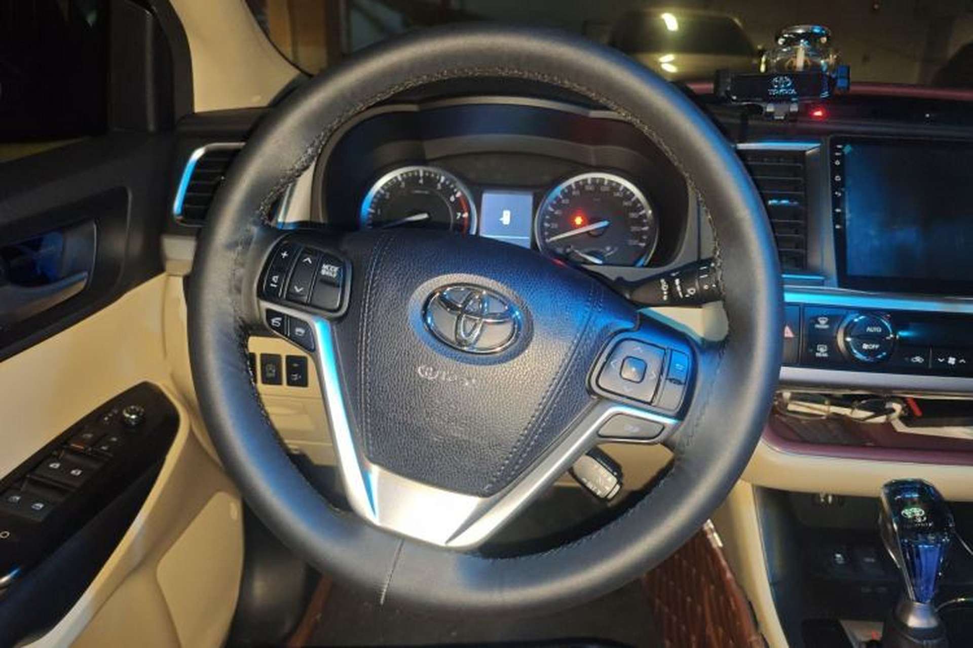 Used Toyota Highlander 2017 2.0T Four-Wheel Drive Luxury Edition 7 Seats Steering Wheel