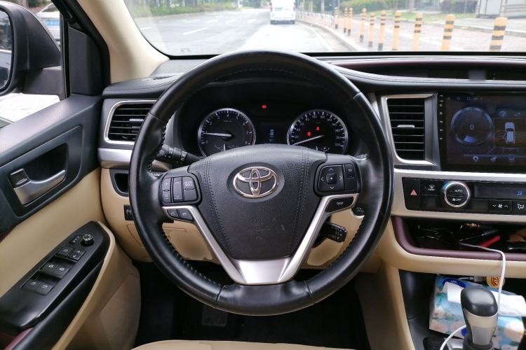 Used Toyota Highlander 2017 2.0T Four-Wheel Drive Luxury Edition 7 Seats Steering Wheel