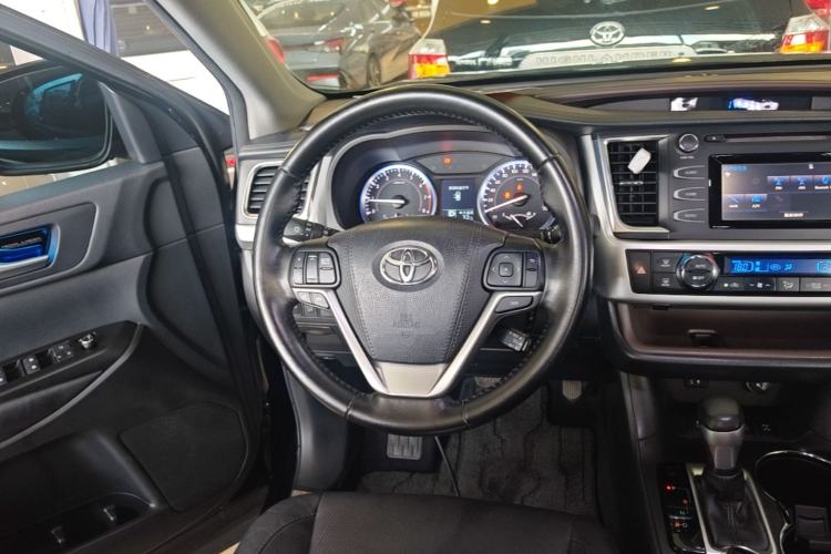 Used Toyota Highlander 2017 2.0T Four-Wheel Drive Luxury Edition 7 Seats Steering Wheel