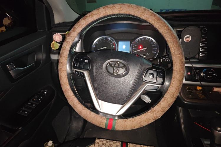 Used Toyota Highlander 2017 2.0T Four-Wheel Drive Luxury Edition 7 Seats Steering Wheel
