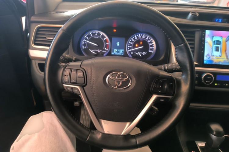 Used Toyota Highlander 2017 2.0T Four-Wheel Drive Luxury Edition 7 Seats Steering Wheel