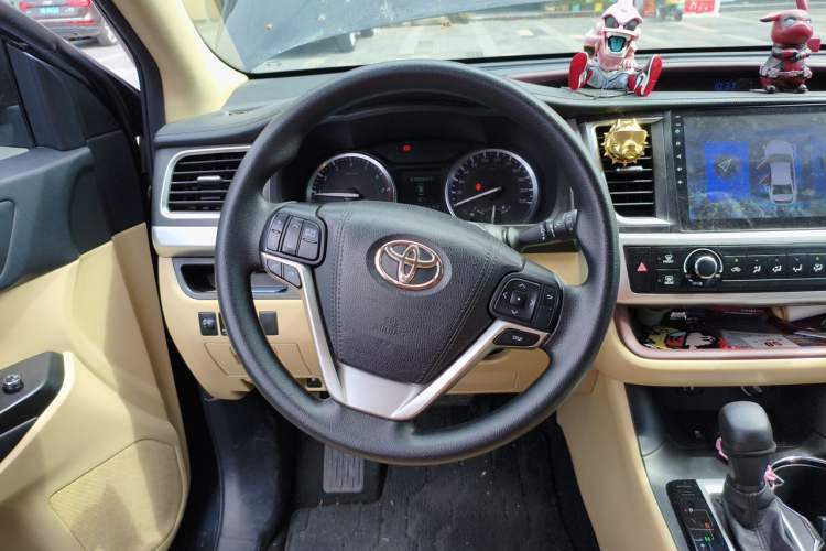Used Toyota Highlander 2017 2.0T Two-Wheel Drive Elite Version 7 Seats Steering Wheel