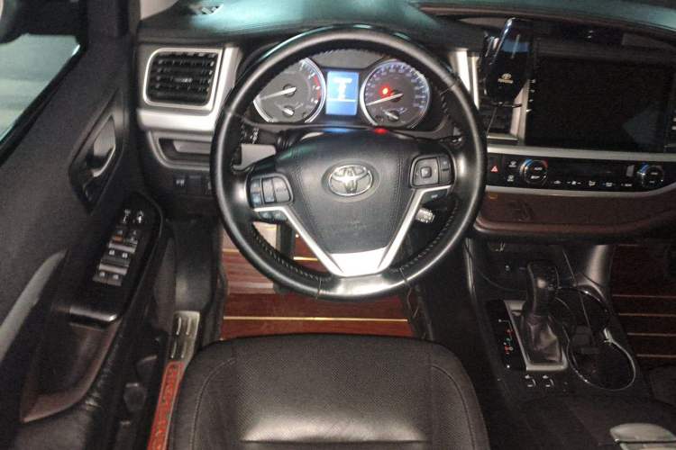 Used Toyota Highlander 2017 2.0T Four-Wheel Drive Luxury Edition 7 Seats Steering Wheel
