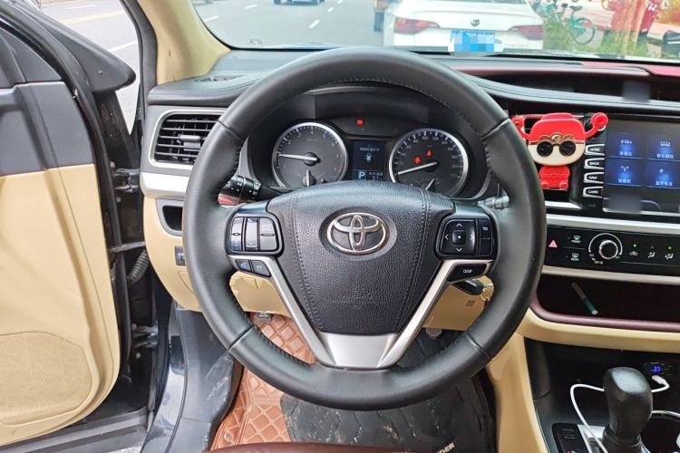 Used Toyota Highlander 2017 2.0T Two-Wheel Drive Elite Version 7 Seats Steering Wheel