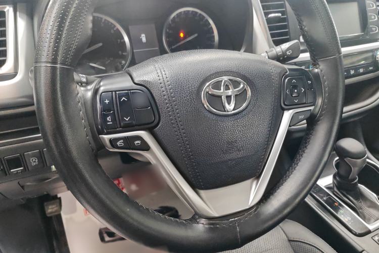 Used Toyota Highlander 2017 2.0T Four-Wheel Drive Luxury Edition 7 Seats Steering Wheel