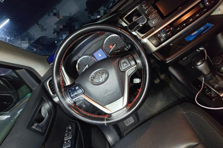 Used Toyota Highlander 2017 2.0T Four-Wheel Drive Luxury Edition 7 Seats Steering Wheel