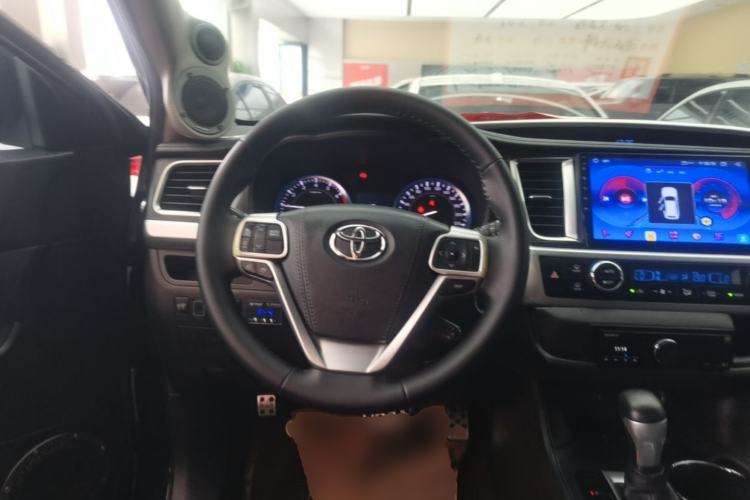 Used Toyota Highlander 2017 2.0T Four-Wheel Drive Luxury Edition 7 Seats Steering Wheel