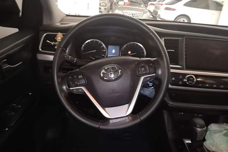 Used Toyota Highlander 2017 2.0T Four-Wheel Drive Black Edition Limited Model Steering Wheel