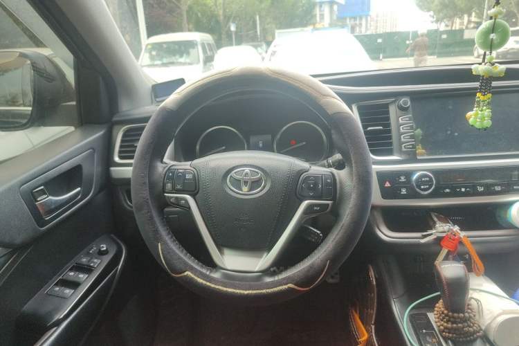 Used Toyota Highlander 2017 2.0T Four-Wheel Drive Luxury Edition 7 Seats Steering Wheel