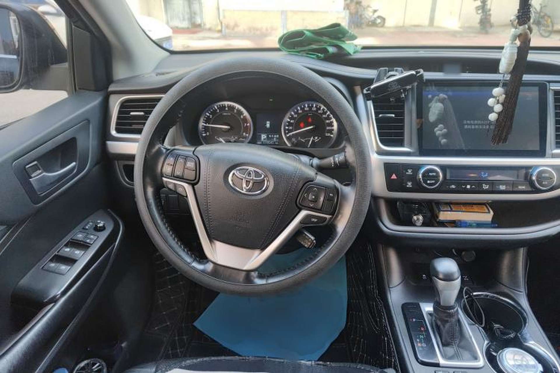 Used Toyota Highlander 2017 2.0T Four-Wheel Drive Luxury Edition 7 Seats Steering Wheel