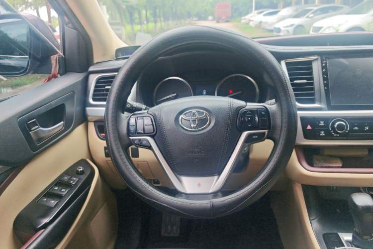 Used Toyota Highlander 2017 2.0T Two-Wheel Drive Elite Edition 5 Seats Steering Wheel