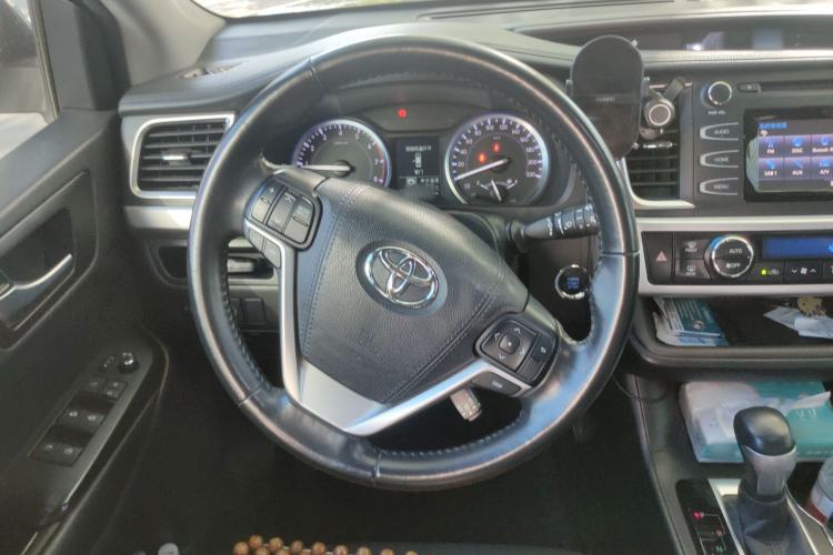 Used Toyota Highlander 2017 2.0T Four-Wheel Drive Luxury Edition 7 Seats Steering Wheel