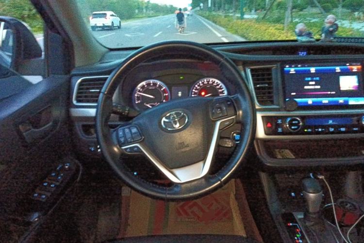 Used Toyota Highlander 2017 2.0T Four-Wheel Drive Luxury Edition 7 Seats Steering Wheel