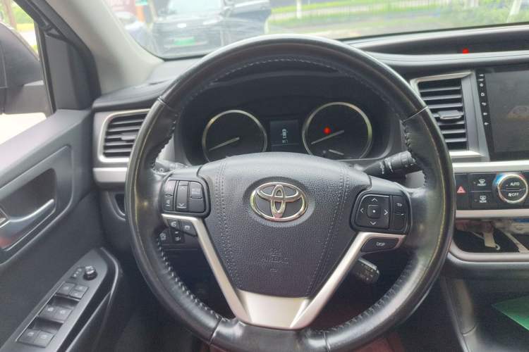 Used Toyota Highlander 2017 2.0T Four-Wheel Drive Luxury Edition 7 Seats Steering Wheel