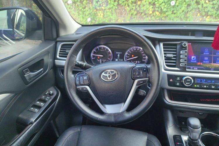 Used Toyota Highlander 2017 2.0T Four-Wheel Drive Luxury Edition 7 Seats Steering Wheel