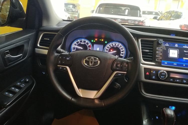 Used Toyota Highlander 2017 2.0T Four-Wheel Drive Luxury Edition 7 Seats Steering Wheel