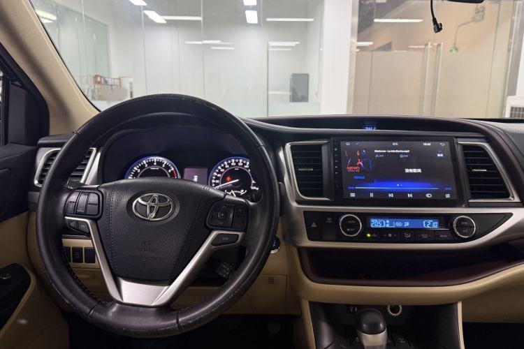 Used Toyota Highlander 2017 2.0T Four-Wheel Drive Luxury Edition 7 Seats Steering Wheel
