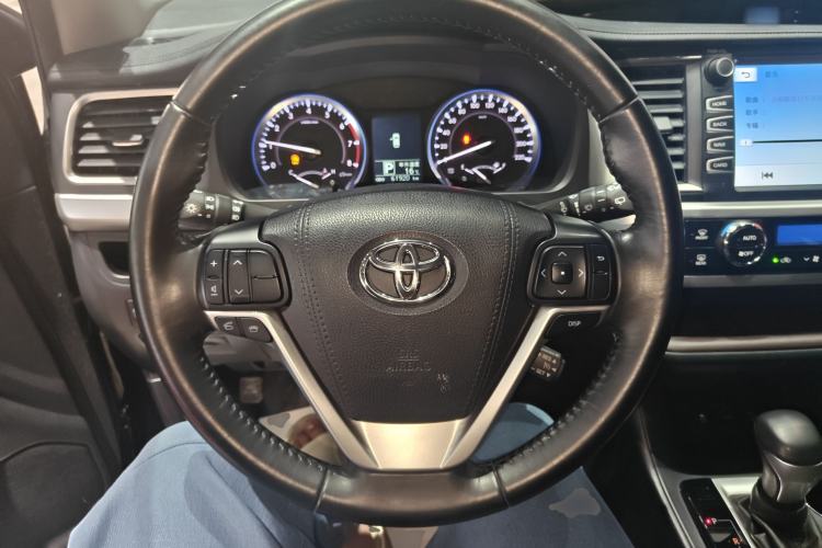 Used Toyota Highlander 2017 2.0T Four-Wheel Drive Luxury Edition 7 Seats Steering Wheel
