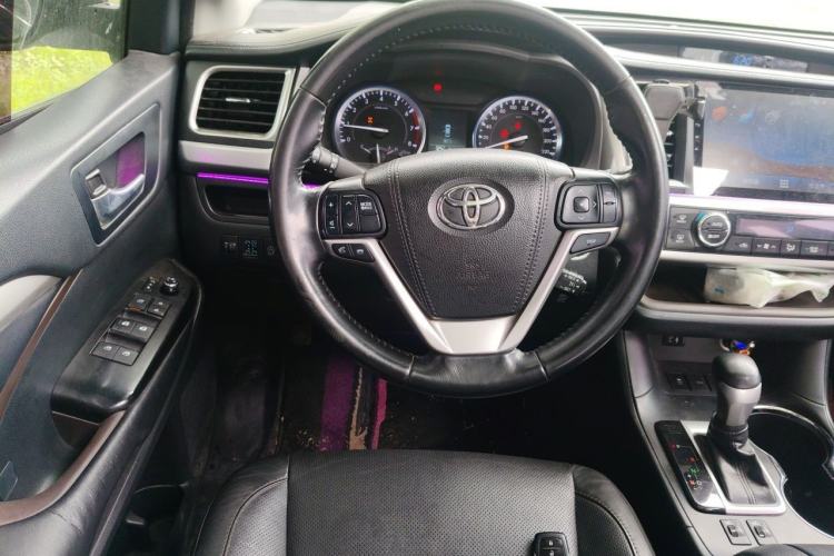 Used Toyota Highlander 2017 2.0T Four-Wheel Drive Luxury Edition 7 Seats Steering Wheel