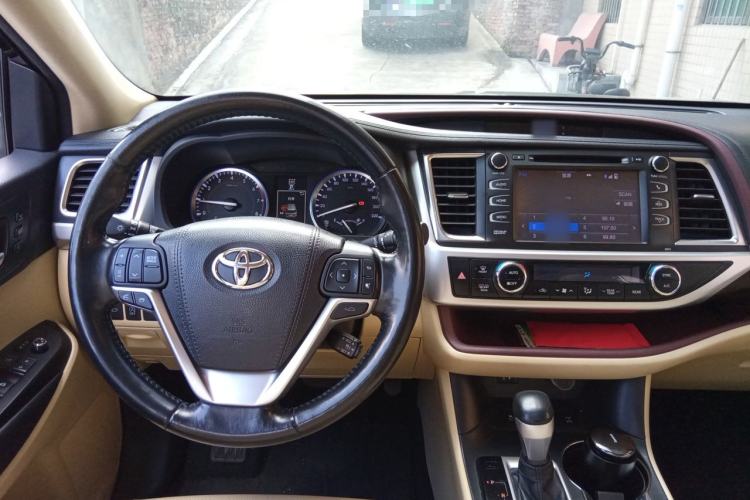 Used Toyota Highlander 2017 2.0T Four-Wheel Drive Ultimate Edition 7 Seats Steering Wheel