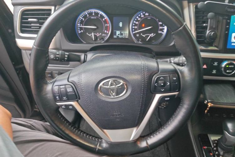 Used Toyota Highlander 2017 2.0T Four-Wheel Drive Luxury Edition 7 Seats Steering Wheel