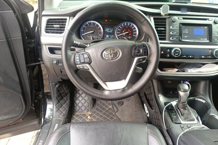 Used Toyota Highlander 2017 2.0T Two-Wheel Drive Luxury Edition 7 Seats Steering Wheel