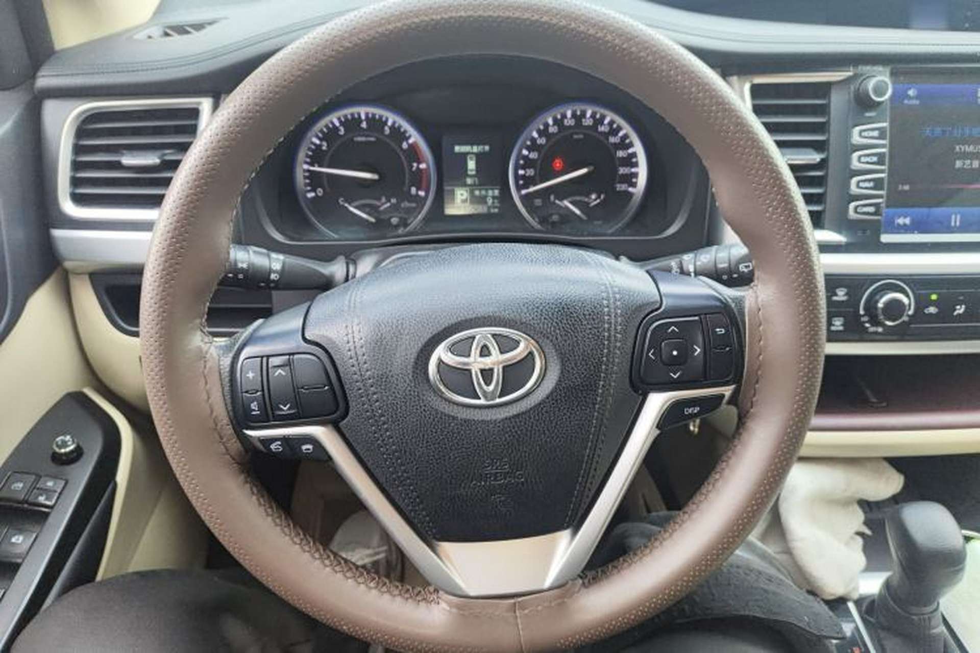 Used Toyota Highlander 2017 2.0T Two-Wheel Drive Elite Edition 5 Seats Steering Wheel
