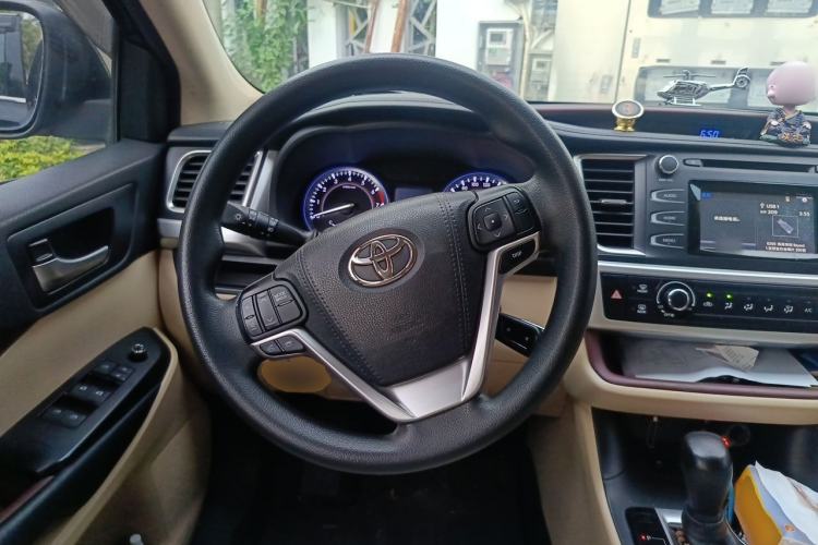 Used Toyota Highlander 2017 2.0T Two-Wheel Drive Elite Version 7 Seats Steering Wheel