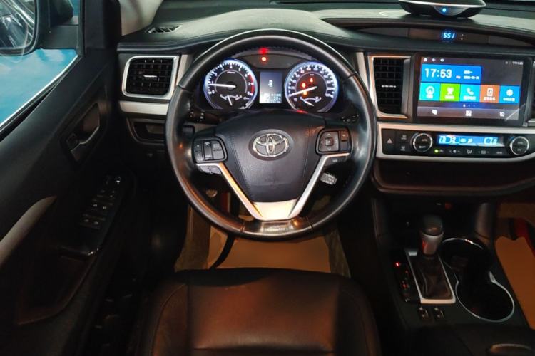 Used Toyota Highlander 2017 2.0T Two-Wheel Drive Luxury Edition 7 Seats Steering Wheel