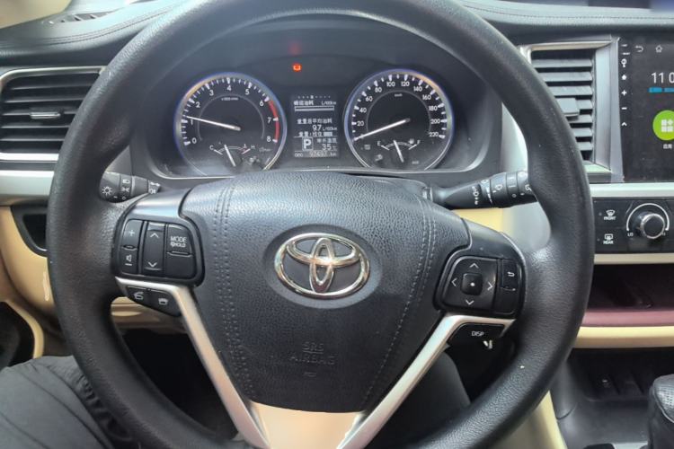 Used Toyota Highlander 2017 2.0T Two-Wheel Drive Elite Version 7 Seats Steering Wheel