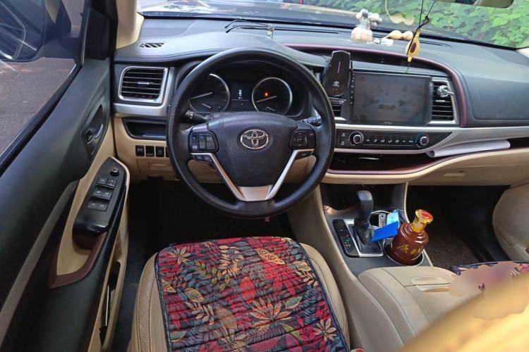 Used Toyota Highlander 2017 2.0T Two-Wheel Drive Elite Version 7 Seats Steering Wheel
