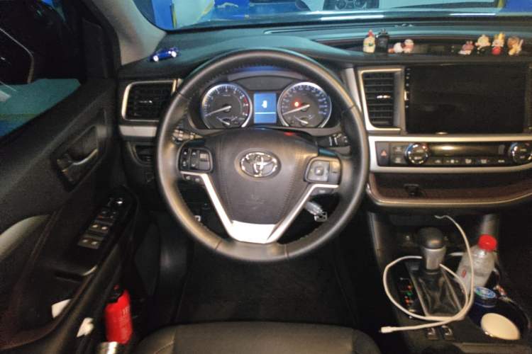 Used Toyota Highlander 2017 2.0T Four-Wheel Drive Luxury Edition 7 Seats Steering Wheel