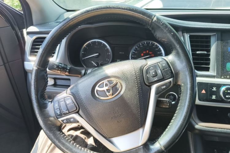 Used Toyota Highlander 2017 2.0T Four-Wheel Drive Luxury Edition 7 Seats Steering Wheel