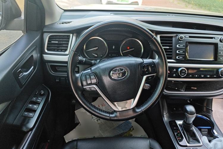 Used Toyota Highlander 2017 2.0T Four-Wheel Drive Luxury Edition 7 Seats Steering Wheel