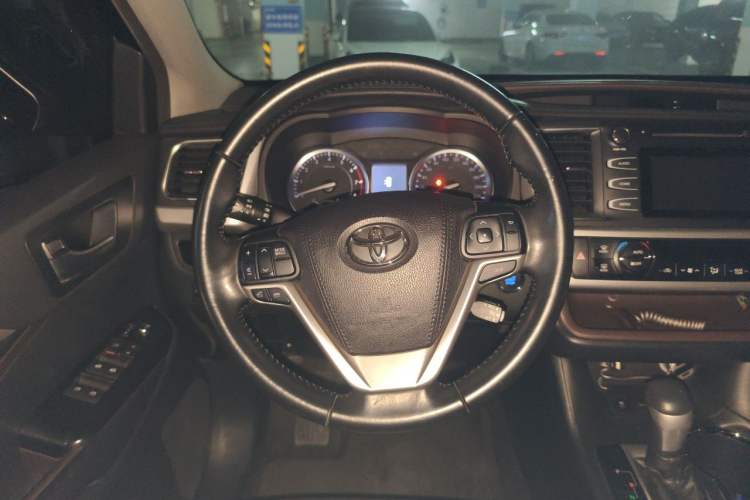 Used Toyota Highlander 2017 2.0T Four-Wheel Drive Luxury Edition 7 Seats Steering Wheel