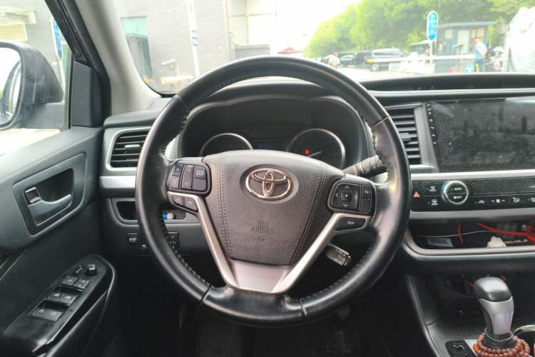 Used Toyota Highlander 2017 2.0T Four-Wheel Drive Luxury Edition 7 Seats Steering Wheel