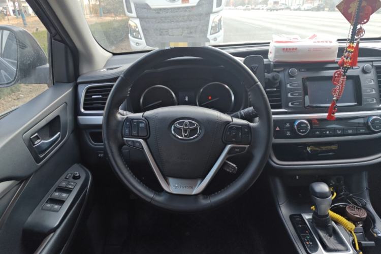 Used Toyota Highlander 2017 2.0T Four-Wheel Drive Luxury Edition 7 Seats Steering Wheel