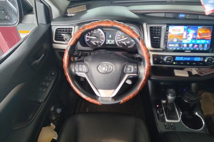Used Toyota Highlander 2017 2.0T Four-Wheel Drive Luxury Edition 7 Seats Steering Wheel