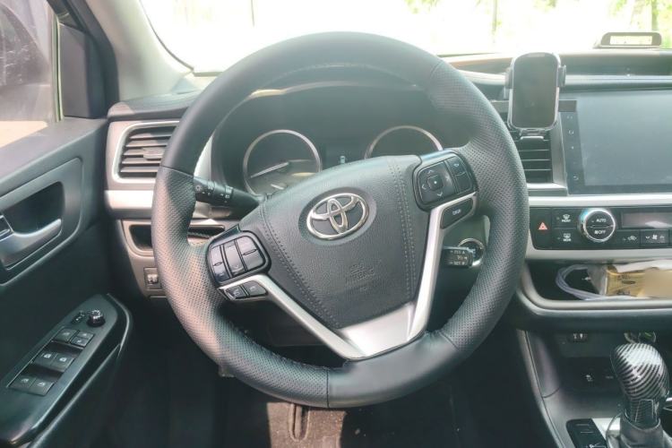 Used Toyota Highlander 2017 2.0T Four-Wheel Drive Luxury Edition 7 Seats Steering Wheel