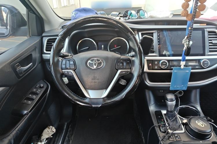 Used Toyota Highlander 2017 2.0T Two-Wheel Drive Luxury Edition 7 Seats Steering Wheel