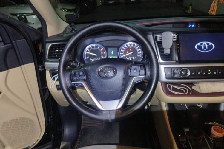 Used Toyota Highlander 2017 2.0T Two-Wheel Drive Elite Edition 5 Seats Steering Wheel