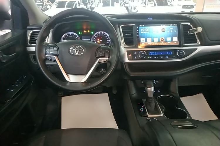 Used Toyota Highlander 2017 2.0T Four-Wheel Drive Luxury Edition 7 Seats Steering Wheel